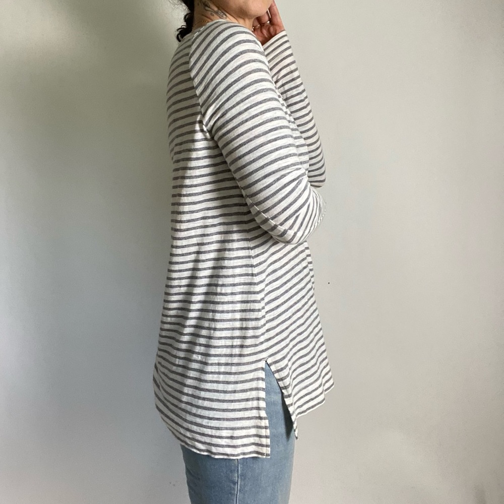 LOFT Striped Split Hem Long Sleeve Tee Gray White - Picture 2 of 8